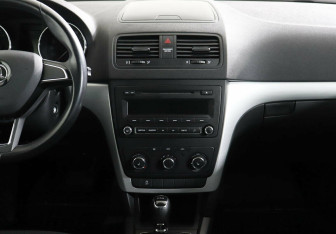 Подержанный автомобиль Skoda Yeti 2014 года (9 фото)