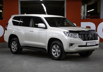 Подержанный автомобиль Toyota Land Cruiser Prado 2017 года (3 фото)