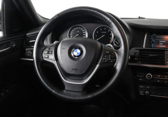 Подержанный автомобиль BMW X4 2017 года (15 фото)