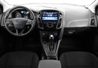 Подержанный автомобиль Ford Focus Hatchback 2015 года (7 фото)