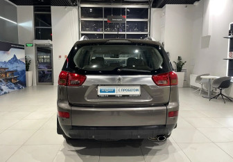 Подержанный автомобиль Peugeot 4007 2010 года (5 фото)
