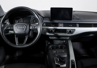 Подержанный автомобиль Audi A4 Sedan 2018 года (12 фото)