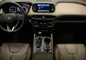 Подержанный автомобиль Hyundai Santa Fe 2019 года (20 фото)