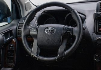 Подержанный автомобиль Toyota Land Cruiser Prado 2014 года (15 фото)