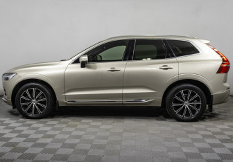 Подержанный автомобиль Volvo XC60 2021 года (8 фото)