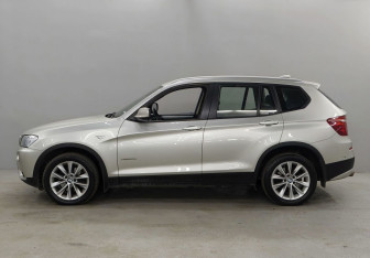 Подержанный автомобиль BMW X3 2011 года (8 фото)