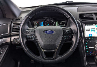 Подержанный автомобиль Ford Explorer 2018 года (20 фото)