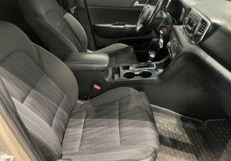 Подержанный автомобиль Kia Sportage 2017 года (9 фото)