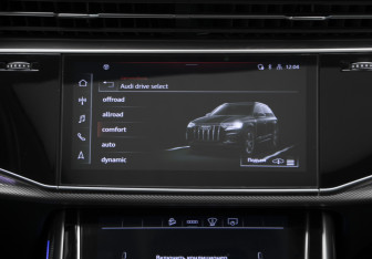 Подержанный автомобиль Audi Q7 2021 года (23 фото)