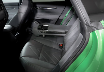 Подержанный автомобиль Zeekr 001 2023 года (10 фото)