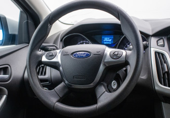 Подержанный автомобиль Ford Focus Hatchback 2011 года (15 фото)