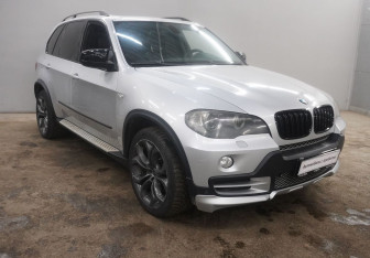 Подержанный автомобиль BMW X5 2007 года (3 фото)