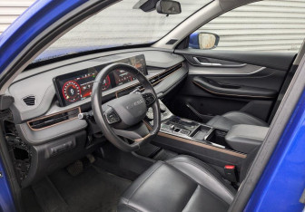 Подержанный автомобиль Exeed LX 2022 года (16 фото)