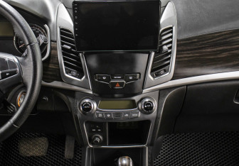 Подержанный автомобиль SsangYong Actyon 2014 года (15 фото)