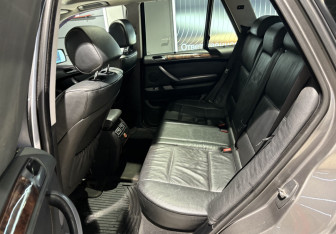 Подержанный автомобиль BMW X5 2004 года (16 фото)