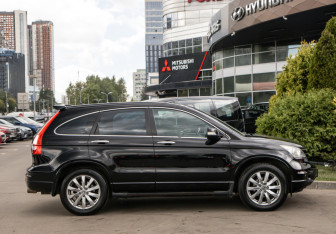 Подержанный автомобиль Honda CR-V 2011 года (3 фото)