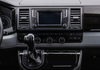 Подержанный автомобиль Volkswagen Multivan 2017 года (14 фото)