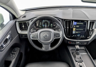 Подержанный автомобиль Volvo XC60 2019 года (22 фото)