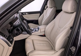 Подержанный автомобиль BMW X5 2021 года (20 фото)