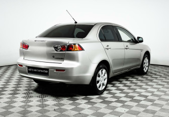 Подержанный автомобиль Mitsubishi Lancer Sedan 2012 года (3 фото)