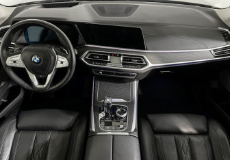 Подержанный автомобиль BMW X7 2021 года (11 фото)