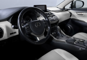 Подержанный автомобиль Lexus NX 2021 года (14 фото)