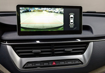 Подержанный автомобиль Hongqi H5 2022 года (3 фото)