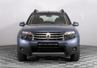 Подержанный автомобиль Renault Duster 2014 года (2 фото)