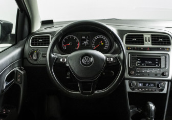 Подержанный автомобиль Volkswagen Polo Sedan 2018 года (11 фото)