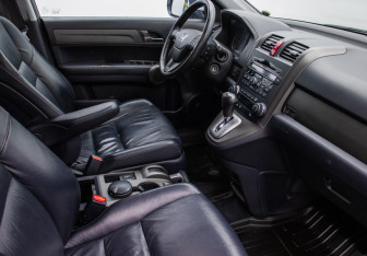 Подержанный автомобиль Honda CR-V 2011 года (9 фото)