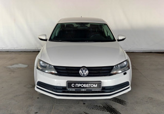 Подержанный автомобиль Volkswagen Jetta Sedan 2015 года (2 фото)