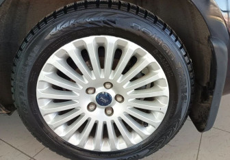 Подержанный автомобиль Ford Focus Sedan 2009 года (19 фото)