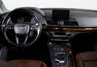 Подержанный автомобиль Audi Q5 2017 года (12 фото)