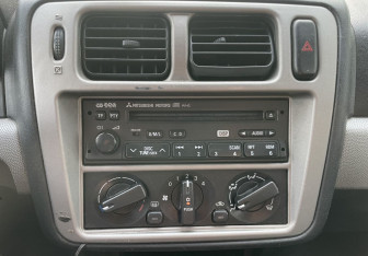 Подержанный автомобиль Mitsubishi Pajero Pinin 2004 года (14 фото)