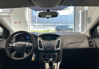 Подержанный автомобиль Ford Focus Hatchback 2014 года (15 фото)