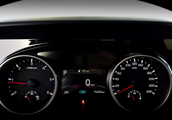 Подержанный автомобиль Kia Carnival 2022 года (14 фото)