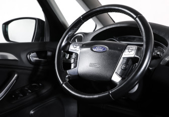 Подержанный автомобиль Ford S-MAX 2012 года (13 фото)