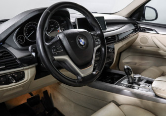 Подержанный автомобиль BMW X5 2014 года (14 фото)
