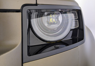 Подержанный автомобиль Land Rover Defender Suv 2020 года (11 фото)