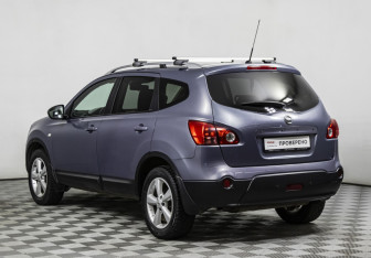 Подержанный автомобиль Nissan Qashqai+2 2009 года (7 фото)