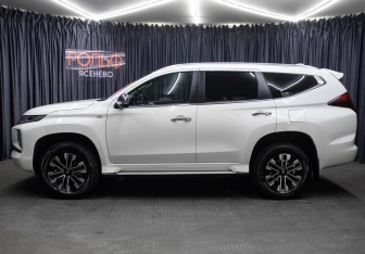 Подержанный автомобиль Mitsubishi Montero Sport 2022 года (8 фото)