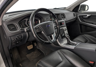Подержанный автомобиль Volvo S60 2016 года (15 фото)
