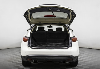 Подержанный автомобиль Infiniti FX 2013 года (21 фото)