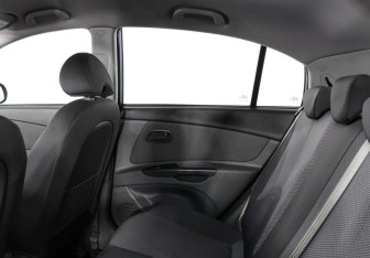 Подержанный автомобиль Kia Rio Hatchback 2010 года (8 фото)