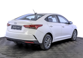 Подержанный автомобиль Hyundai Solaris Sedan 2022 года (5 фото)
