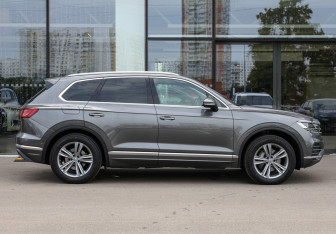 Подержанный автомобиль Volkswagen Touareg 2020 года (4 фото)