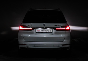 Подержанный автомобиль BMW X7 2020 года (20 фото)