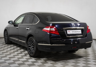 Подержанный автомобиль Nissan Teana 2011 года (7 фото)