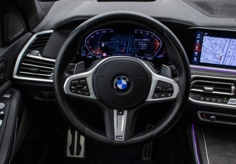 Подержанный автомобиль BMW X7 2022 года (16 фото)