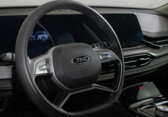 Подержанный автомобиль JAC JS6 2023 года (14 фото)